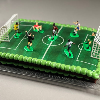 Så enkelt lager du fotballbanekake