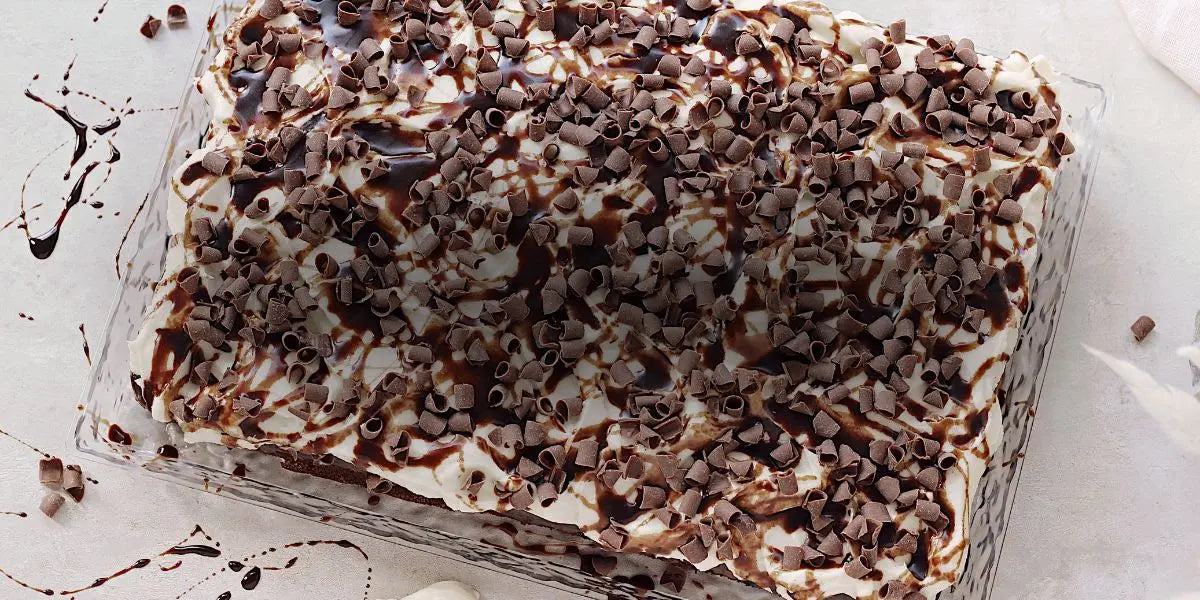 Oppskrift på Sjokolade poke kake i langpanne