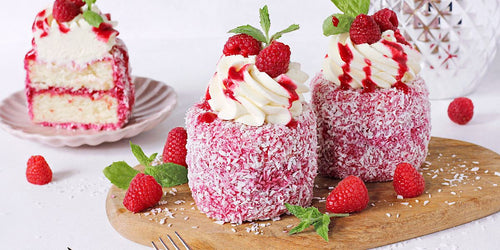 Oppskrift på Mini lamington kaker med bringebær