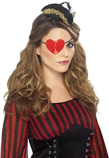 pirat øyelapp formet som et rødt hjerte