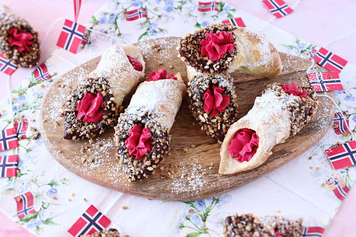 Oppskrift på butterdeigscannoli med bringebærkrem