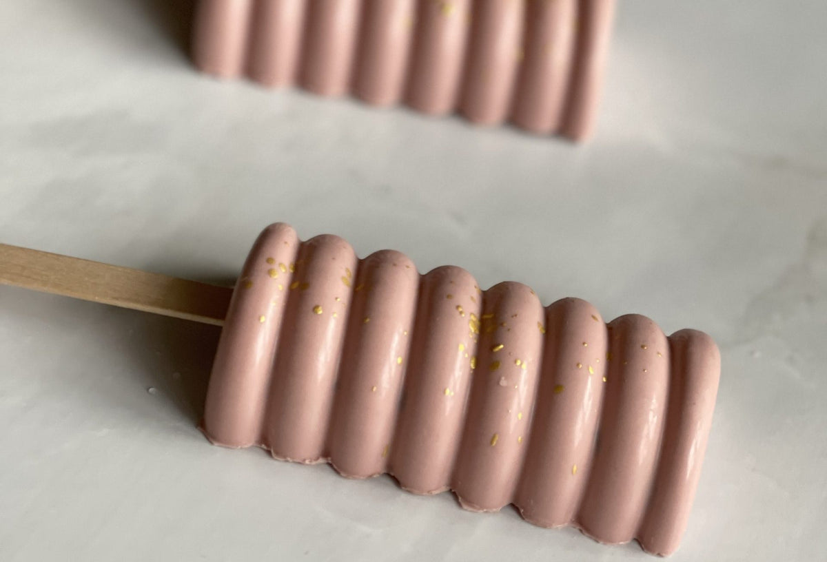 Oppskrift på cakesicles med gull