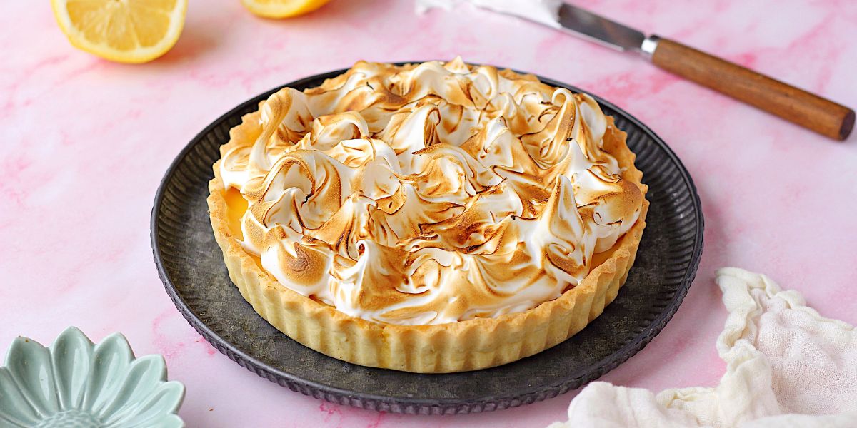 Oppskrift på Bakt sitronterte med brent marengs