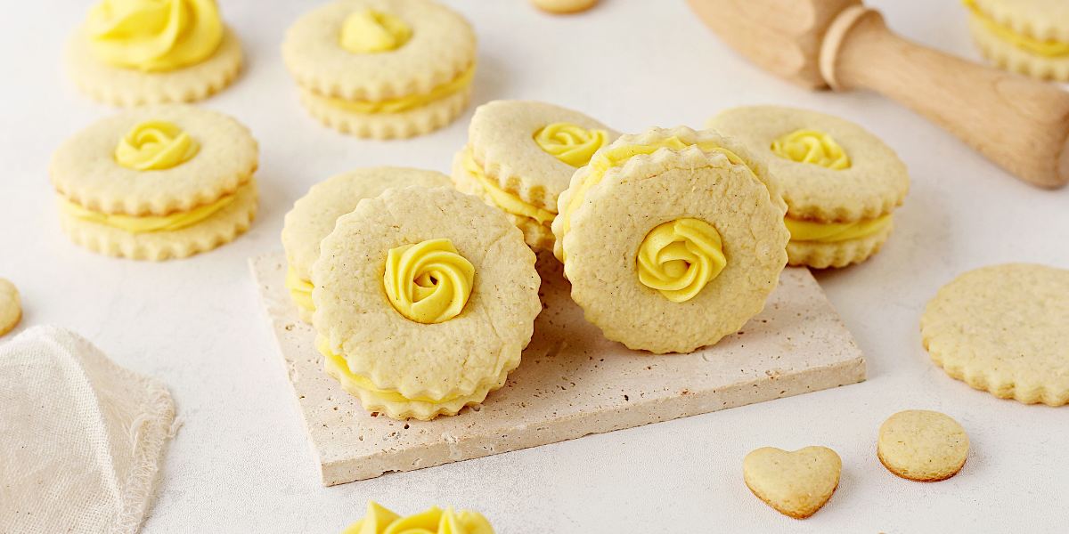 Oppskrift på vaniljekjeks med sitronkrem