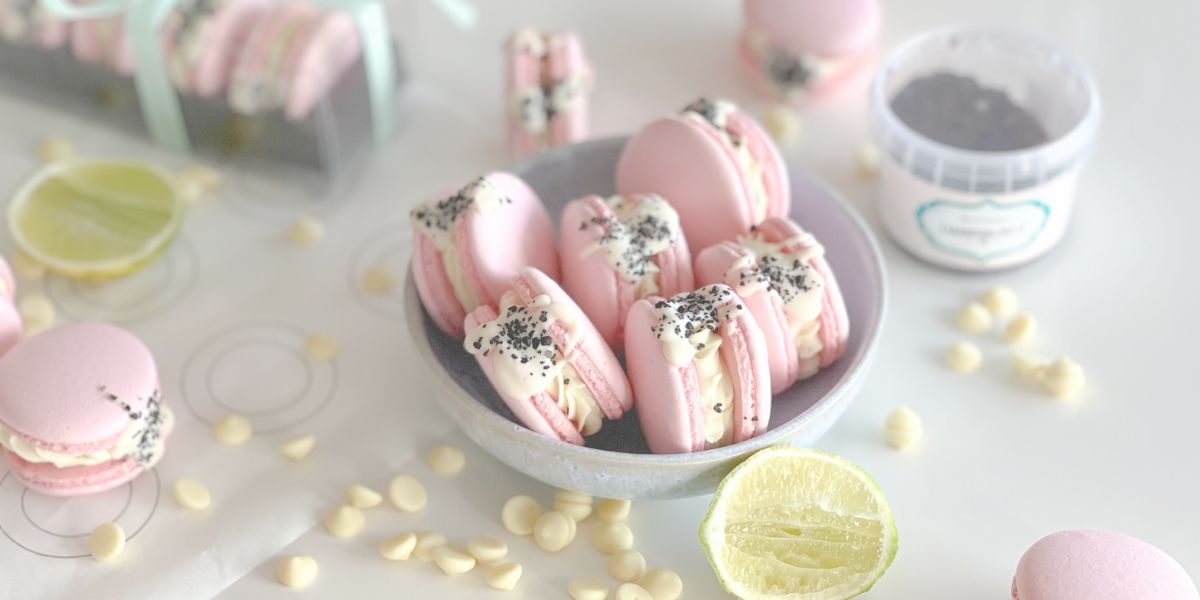 Italienske makroner med limeganache og lakrisgranulat