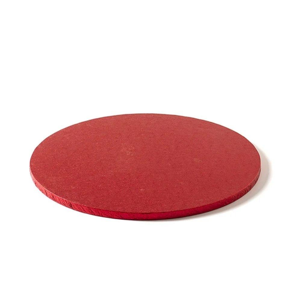 Kake Drum Rund Rød  30cm  Rund kake drum/kakedrum eller rundt tykt kakebrett i rød med en diameter på ca 30 cm. Denne er ekstra solid med en tykkelse på ca 1,2 cm. Overflaten på dette tykke kakeunderlaget er vannavstøtende, og ved forsiktig bruk og rengjøring kan dette brukes flere ganger.   Antall pr pakke: 1 stk  Diameter ca: 30 cm  Tykkelse ca: 1,2 cm