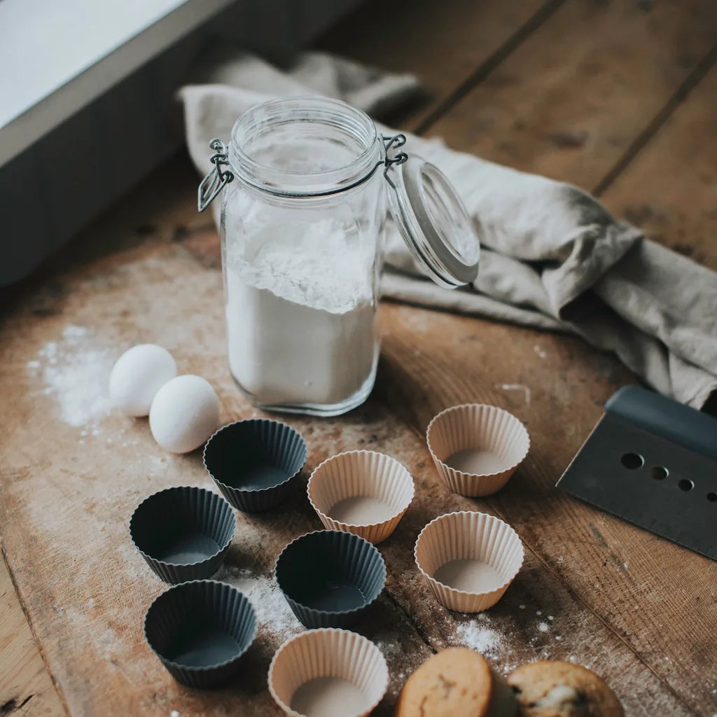 Silikon muffinsform fra Dorre i bruk med muffins