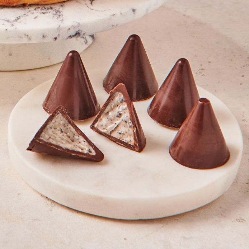 FunCakes spreads crunchy black choco