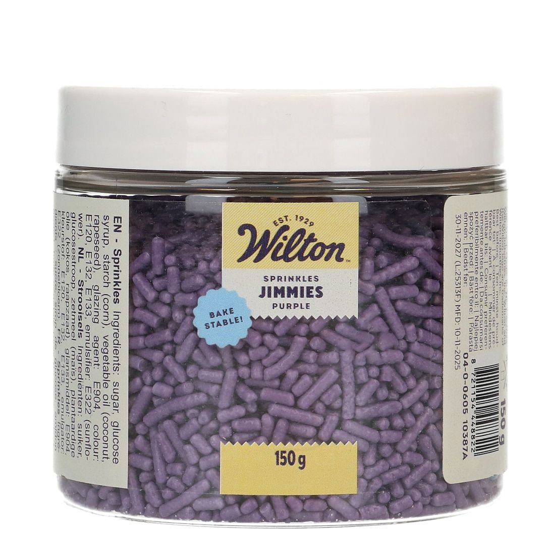 Wilton Strøssel -Jimmies- -Purple-, Lilla, 150g  Wilton Jimmies Purple er et levende, stavformet lilla strøssel designet for å gi baksten din et profesjonelt preg og en dyp, flott farge. Enten du skal dekorere utsiden av en kake eller ønsker en fargerik overraskelse inni selve kakerøren, er dette kvalitetsstrøsselet fra Wilton et uunnværlig tilskudd i kjøkkenskapet til enhver baker. 
  Viktige ege