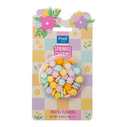 PME Strøssel -Pastel Flowers-, Pastell, 12mm, 25g  Gi bakverkene dine et magisk og blomstrende preg med PME Pastel Flowers Sprinkle Charms! Dette er ikke bare vanlig strøssel, men store, dekorative blomster laget for å gi umiddelbar personlighet og en profesjonell finish til alt fra cupcakes til festkaker. 
  Nøkkelegenskaper og fordeler  
 
 
 Imponerende 3D-effekt:  Med en størrelse på ca. 12 mm