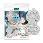 Katy Sue Easy Stand Dragon silikon mold i emballasje med turkis dragefigur på hvit kake med måne