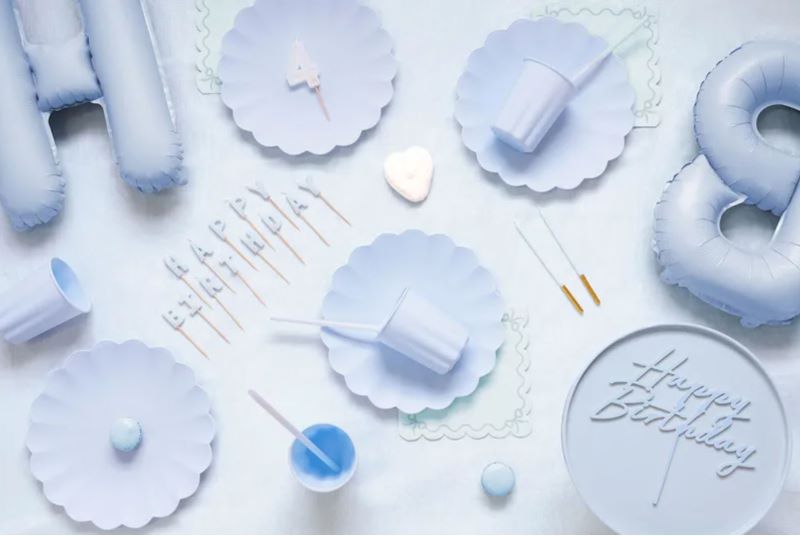 Kaketopp i akryl "Happy Birthday" - Lys blå