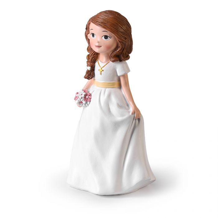 kakefigur jente i hvit kjole med blomster og kort rundt halsen