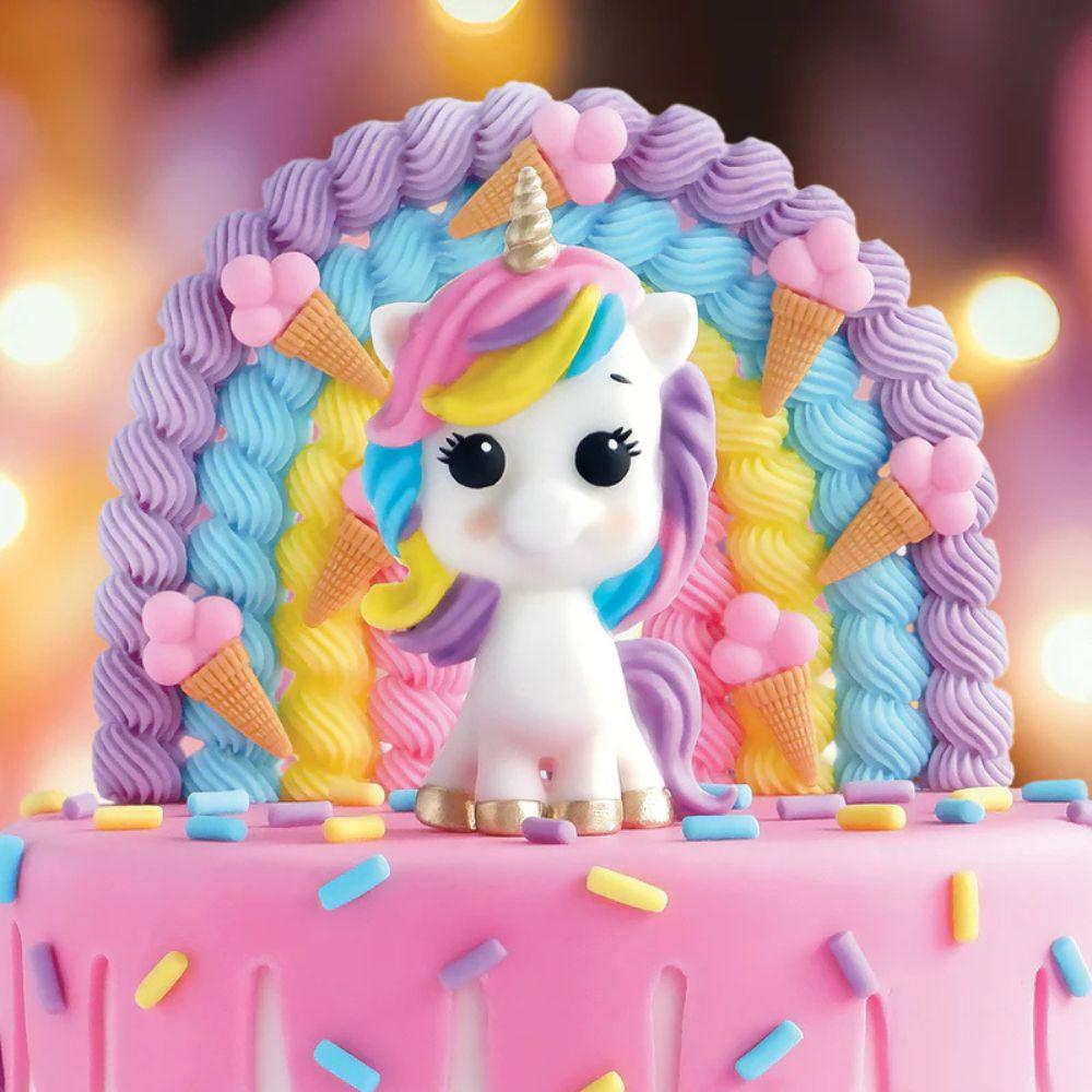 Stående enhjørning i fondant som kaketopper, laget med Katy Sue Easy Stand Unicorn mold