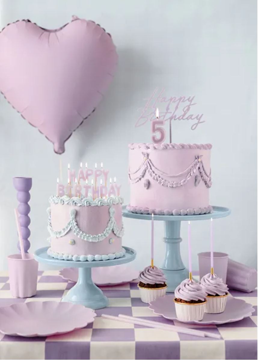 Kaketopp i akryl "Happy Birthday" - Lys lilla