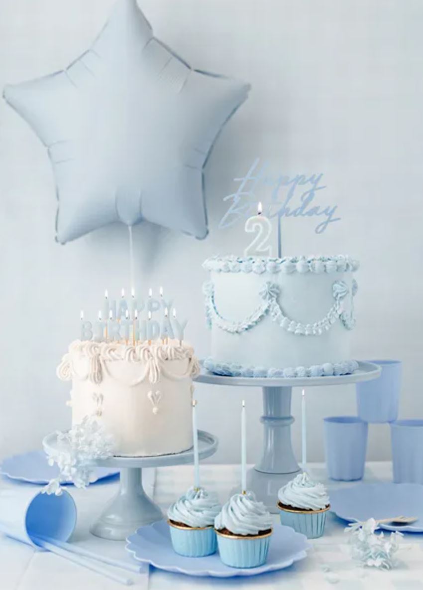 Kaketopp i akryl "Happy Birthday" - Lys blå