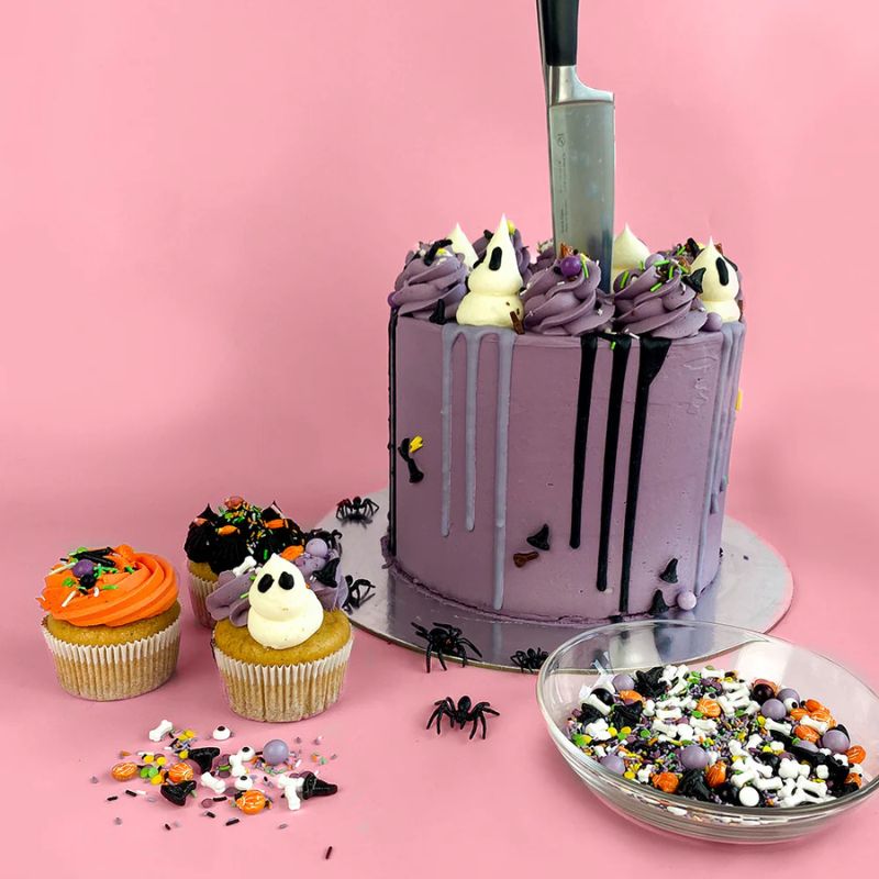 halloween kake med kakestrø fra happy sprinkles