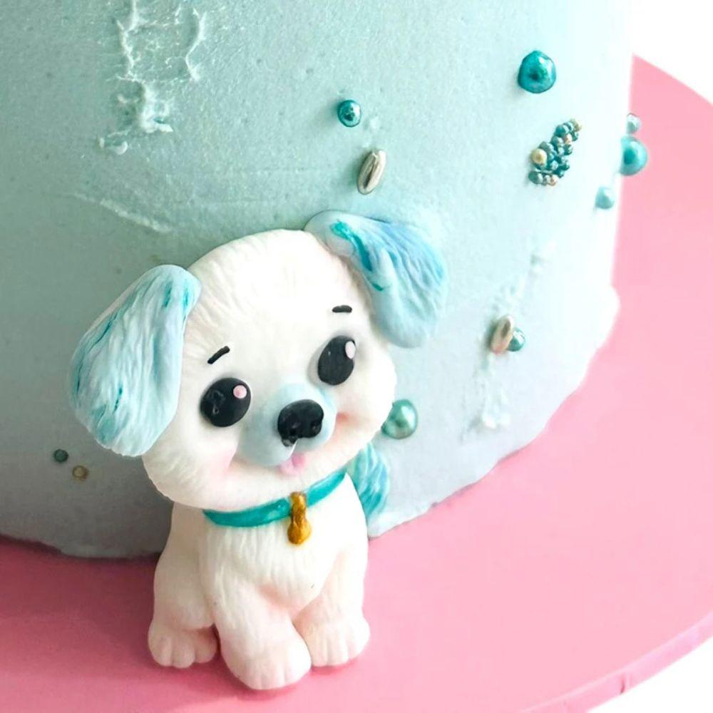 Stående hvit hundefigur i fondant laget med Katy Sue Easy Stand Dog mold