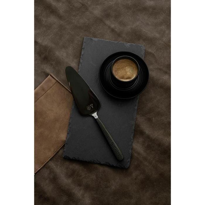 Kakespade, svart, i serien Frost fra Vargen & Thor