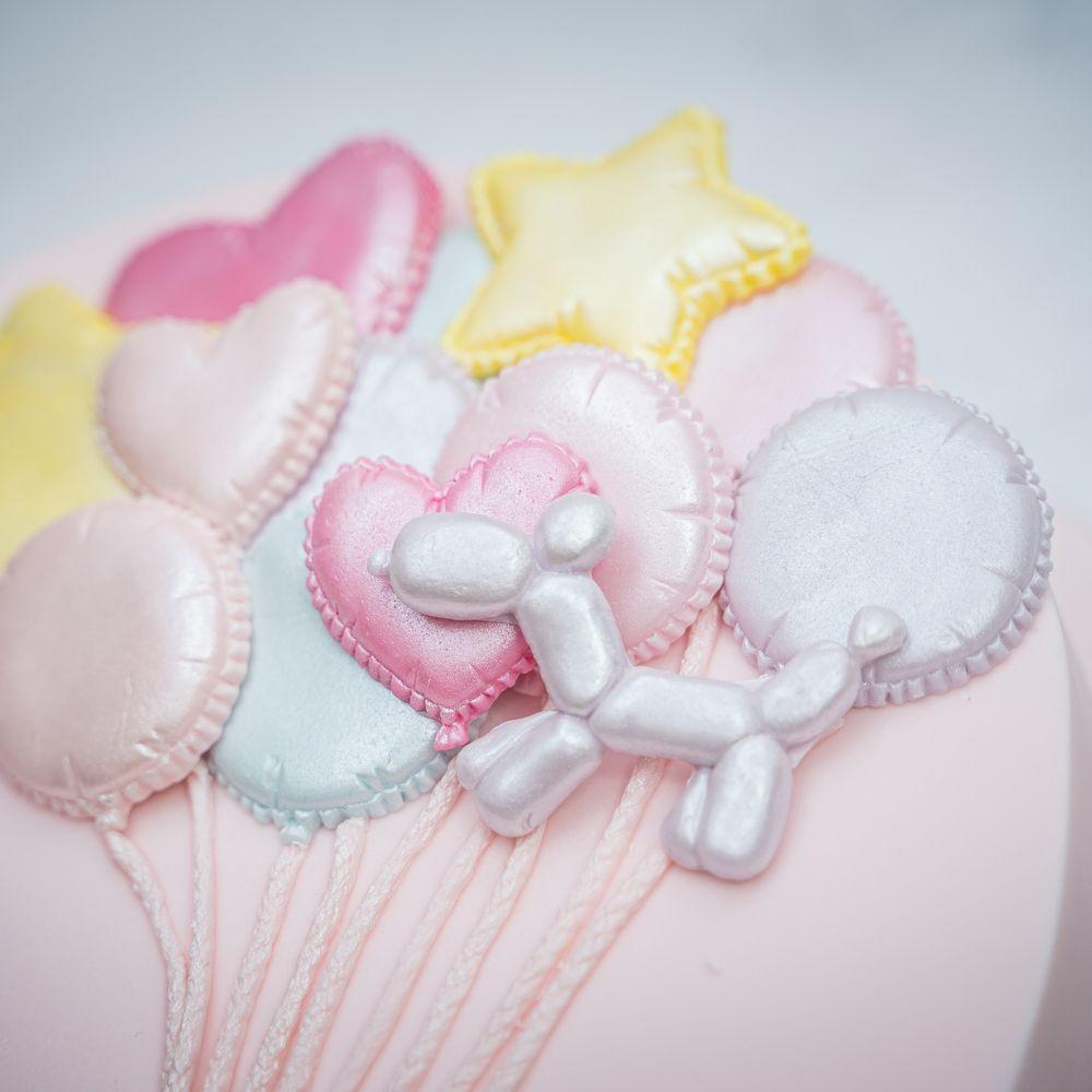 Ferdige ballongdekorasjoner i fondant laget med Karen Davies silikonform