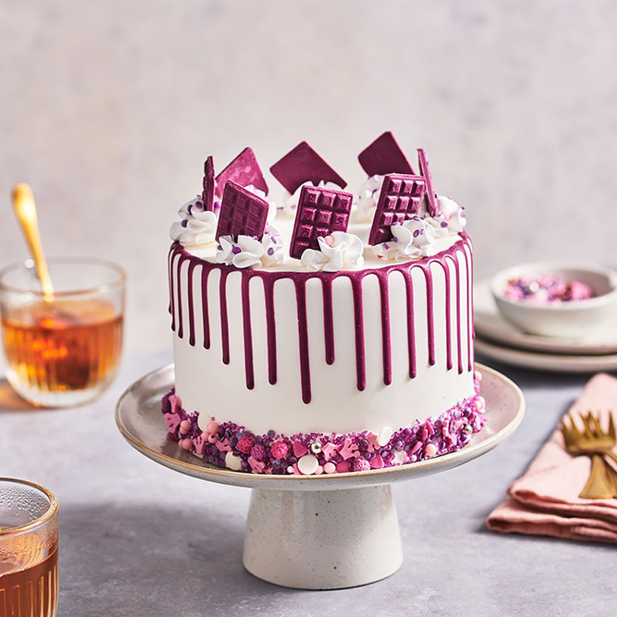 Dryppkake med lilla sjokolade drip