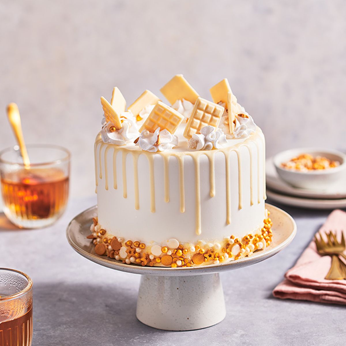 dryppekake eller drip cake hvit