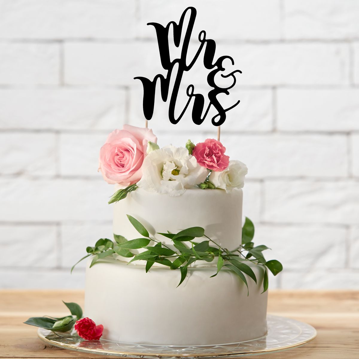 Kaketopp til bryllup med tekst "Mr&Mrs" -Svart-