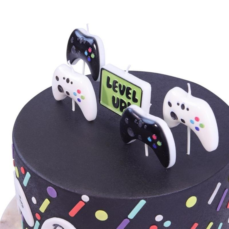 PME kake med gamingkonsoll kakelys