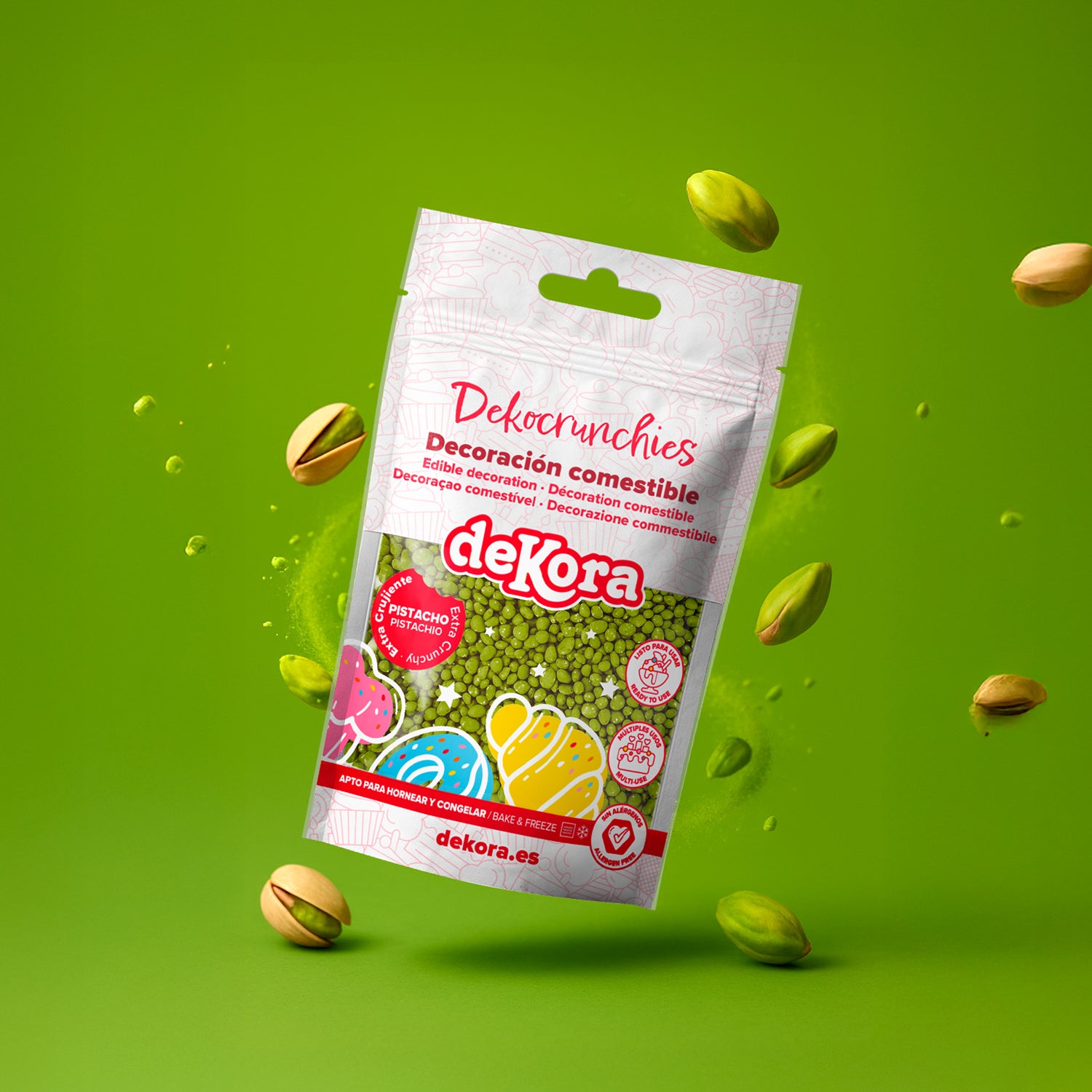 Pistasjstrøssel Dekocrunchies fra deKora, 100g  Pistasjstrøssel fra deKora er små, sprø kuler i en lys grønn farge med mild pistasjsmak. De har en lett nøtteaktig tone som passer godt til både søte og mer nøytrale smaker. Strøsselet holder seg stabilt i både varme og kalde omgivelser, og kan brukes til kaker, cupcakes, desserter og som finish på sjokolade. Den grønne fargen kommer fra naturlige in