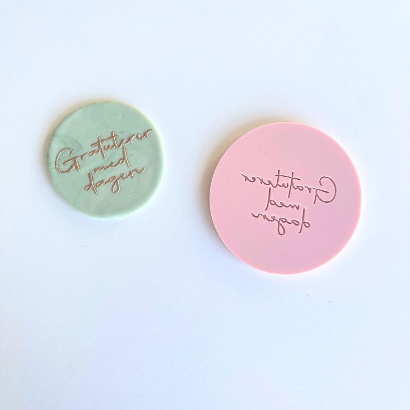 Cupcake stempel gratulerer med dagen