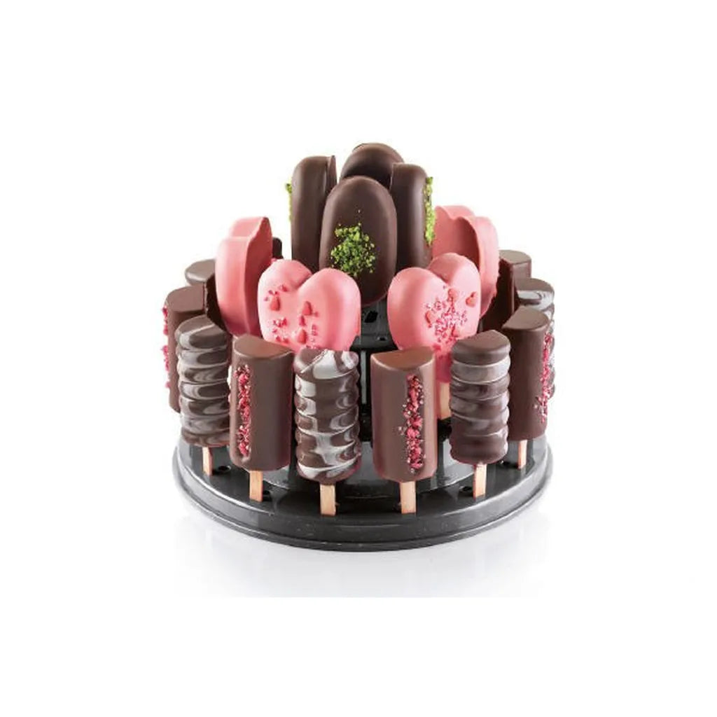 Cake pops-stativ med dekorerte sjokoladeispinner