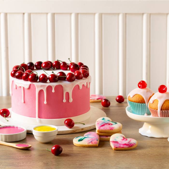 derkorer kaker med flytende fondant sukker glaze