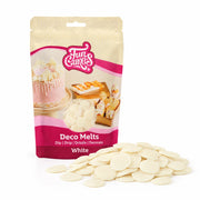 FunCakes Deco Melts -Hvit- 250g – forpakning med en haug flate Deco Melts foran