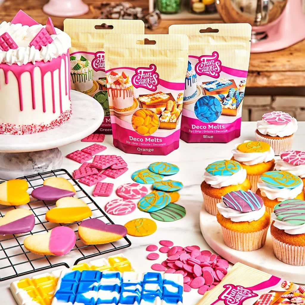 Bakeinspirasjon med FunCakes Deco Melts i flere farger, kake og cupcakes