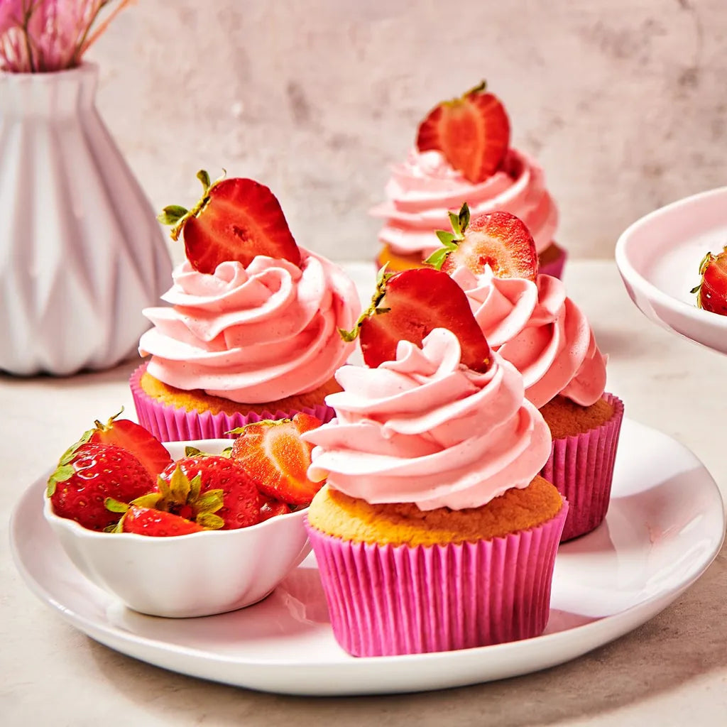 Rosa jordbærkrem laget med FunCakes Enchanted Cream