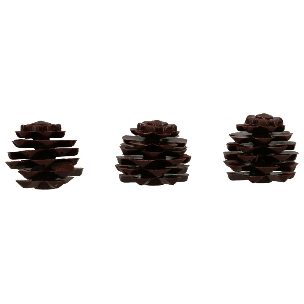 Tre FunCakes sjokoladekongler sett fra siden