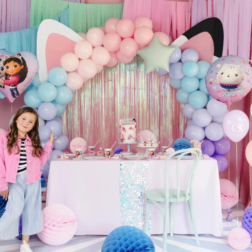 Gabby’s Dollhouse ballonger ved pyntet festbord