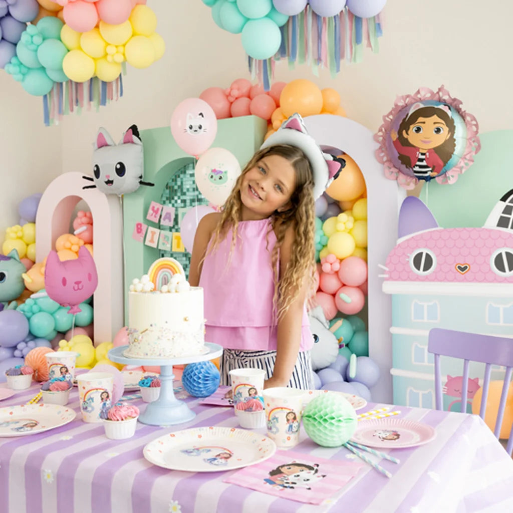 Gabby’s Dollhouse folieballong ved pyntet bursdagsbord