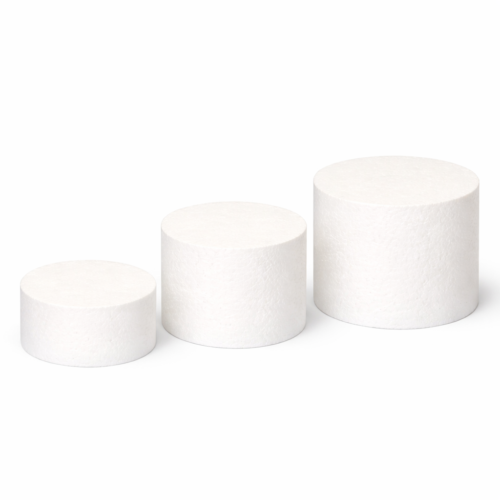 Kake Dummy Rund, Ø10cm <div class="product-description">
 Kake-dummy rund Ø10 cm, 4 eller 5 stk i pakken 
 Øv, dekorer og bygg imponerende kaker – helt uten å bake. Disse runde kake-dummyene i isopor brukes som  fake cakes  til øving, utstilling, foto og som ekstra etasjer i kaker. 
 Dummyene trekkes og dekoreres på samme måte som en ekte kake, og passer både for nybegynnere og profesjonelle. 
 V