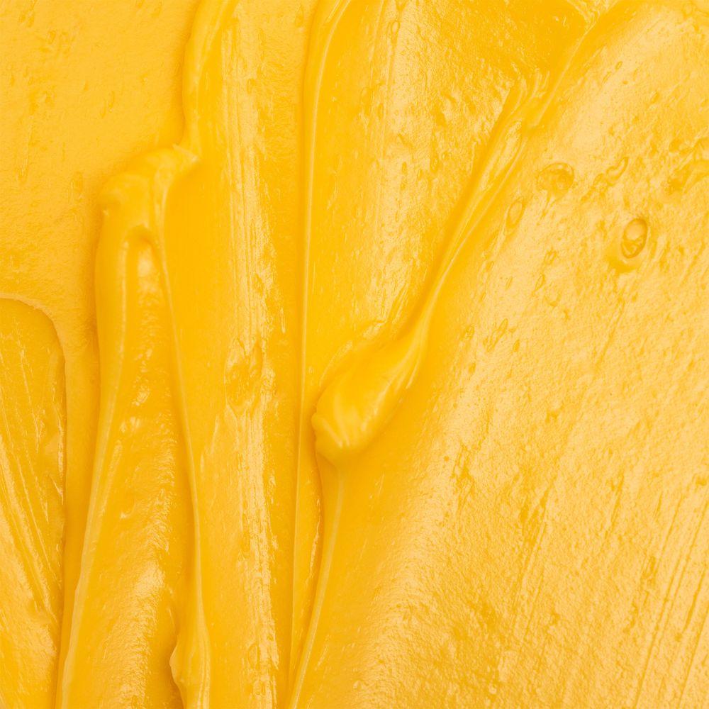 Fargeprøve av PME Colour Drops gul oljebasert matfarge i sveitsisk marengssmørkrem