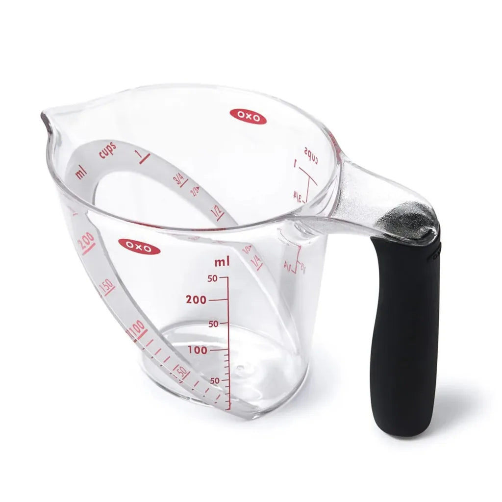 OXO Good Grips målebeger 250 ml med vinklet skala og sort håndtak