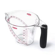 OXO Good Grips målebeger 500 ml med vinklet skala og sort håndtak
