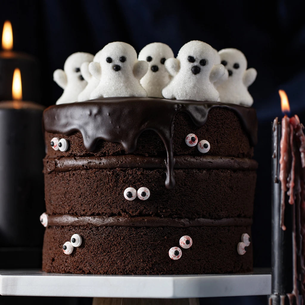 Serveringsforslag: sjokoladekake med marshmallow-spøkelser til Halloween