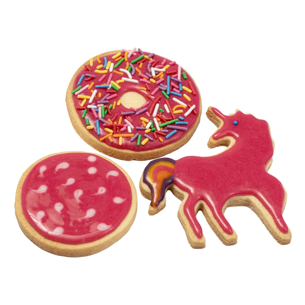 Dekorert pepperkake med PME Pepperkakeglasur i rosa