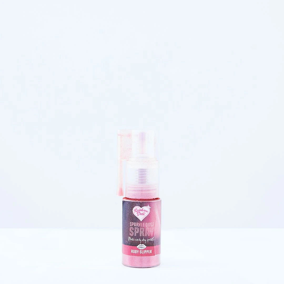 Rainbow Dust glitterspray Ruby Slipper – sprayflaske sett fra siden med synlig pumpenozzle