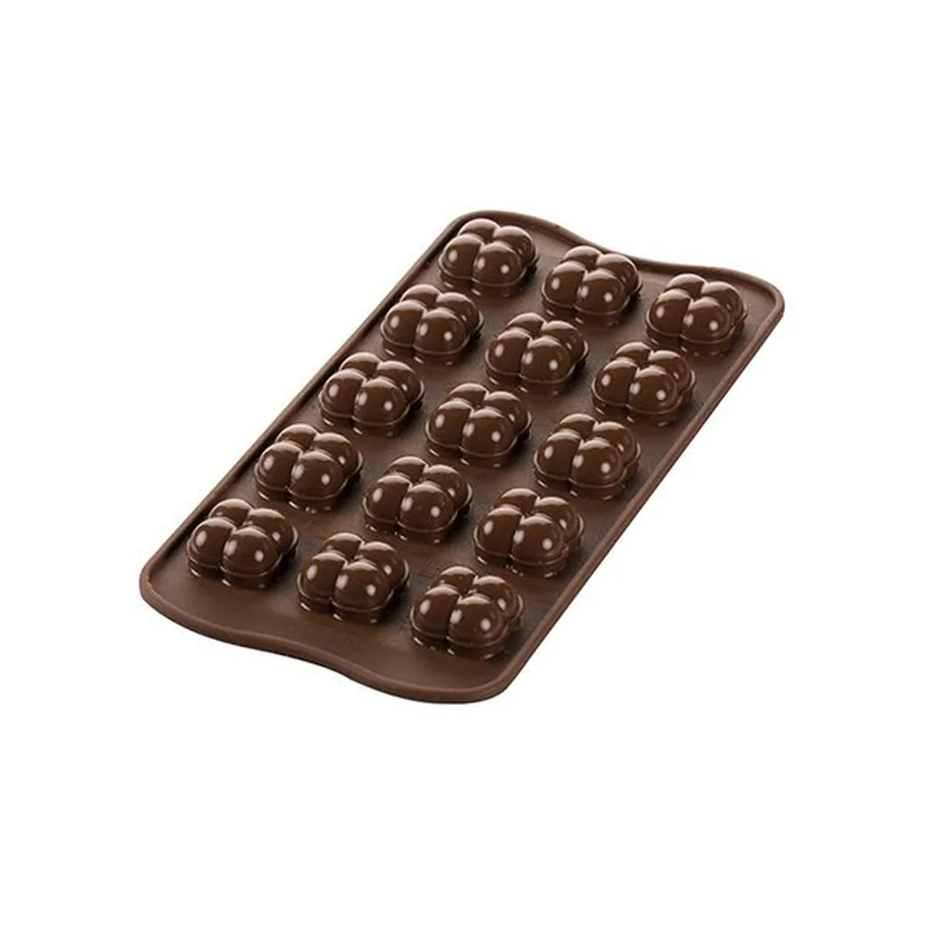Undersiden av Silikomart Choco Game konfektform med kulemotiver