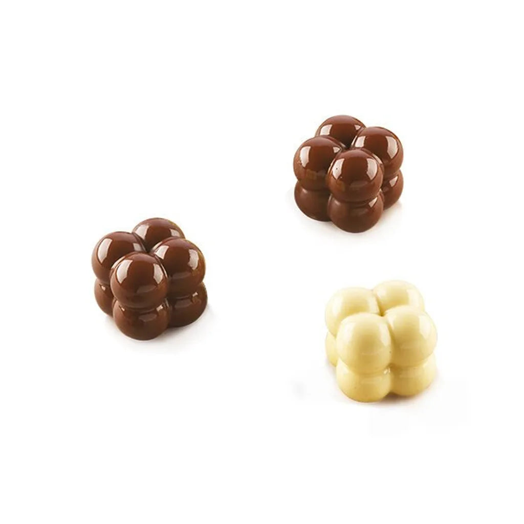 Ferdig mørk og hvit sjokoladekonfekt fra Choco Game-formen