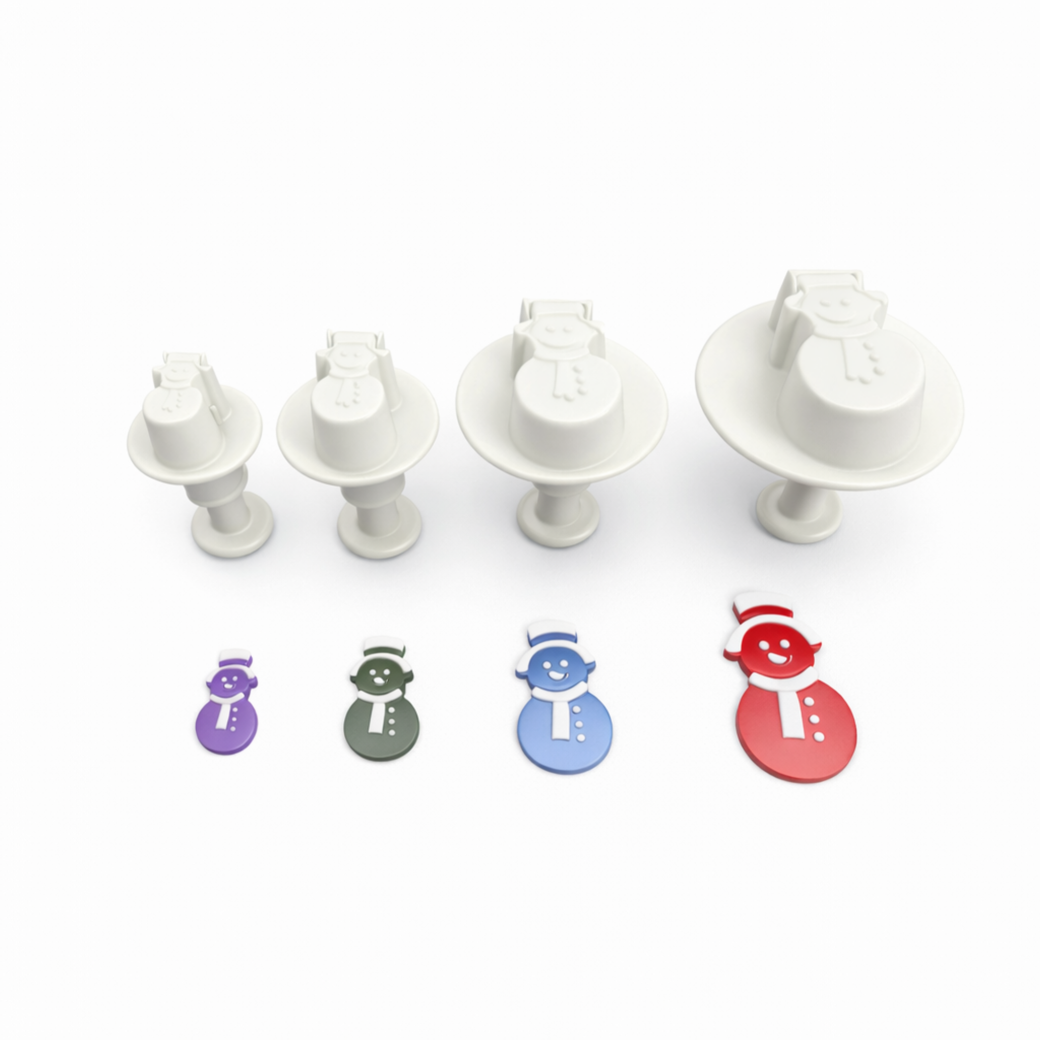 Utstikkere med stempel - Snømann pk/4 Utstikkersett med stempel formet som snømann. Stempelet eller plungeren gjør at du kan prege figuren med et dekorativt dekor.  Størrelse er 1 cm, 2 cm, 3 cm og 4 cm.  Vask før bruk.  Inneholder 4 stk.