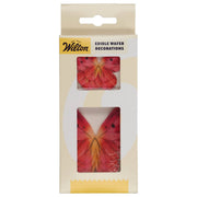 Wilton Spiselig kakepynt sommerfugl – Ombre Pink pk/8  Dekorer kaker, cupcakes og andre bakverk med disse vakre spiselige sommerfuglene fra Wilton. Settet inneholder 8 sommerfugler i ombre rosatoner, med både store og små størrelser. Sommerfuglene er ferdig utskåret og klare til bruk rett fra pakken. 
 De rosa nyansene gir en romantisk og dekorativ effekt som passer til dåp, bursdag, bryllup og a