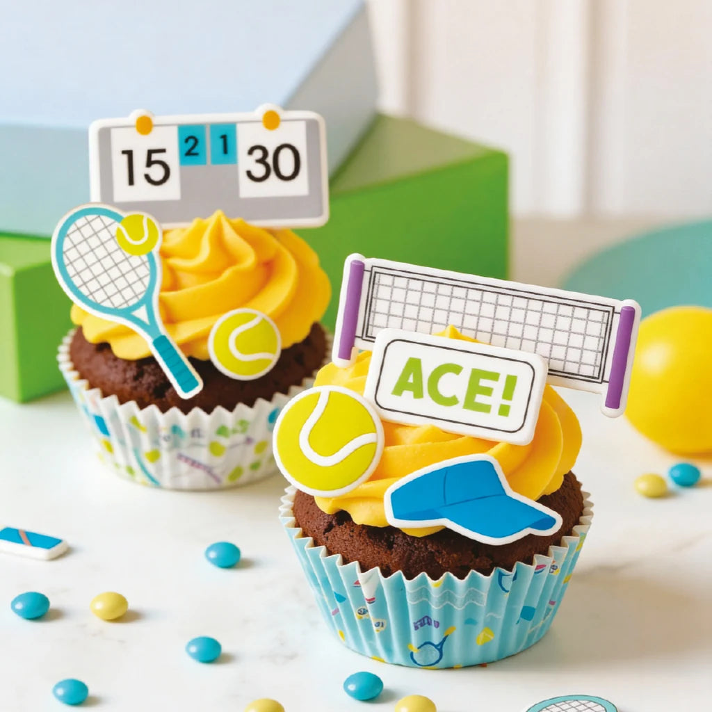 Decora DecoKit Tennis – eksempel på cupcake pyntet med tennisdekorasjon